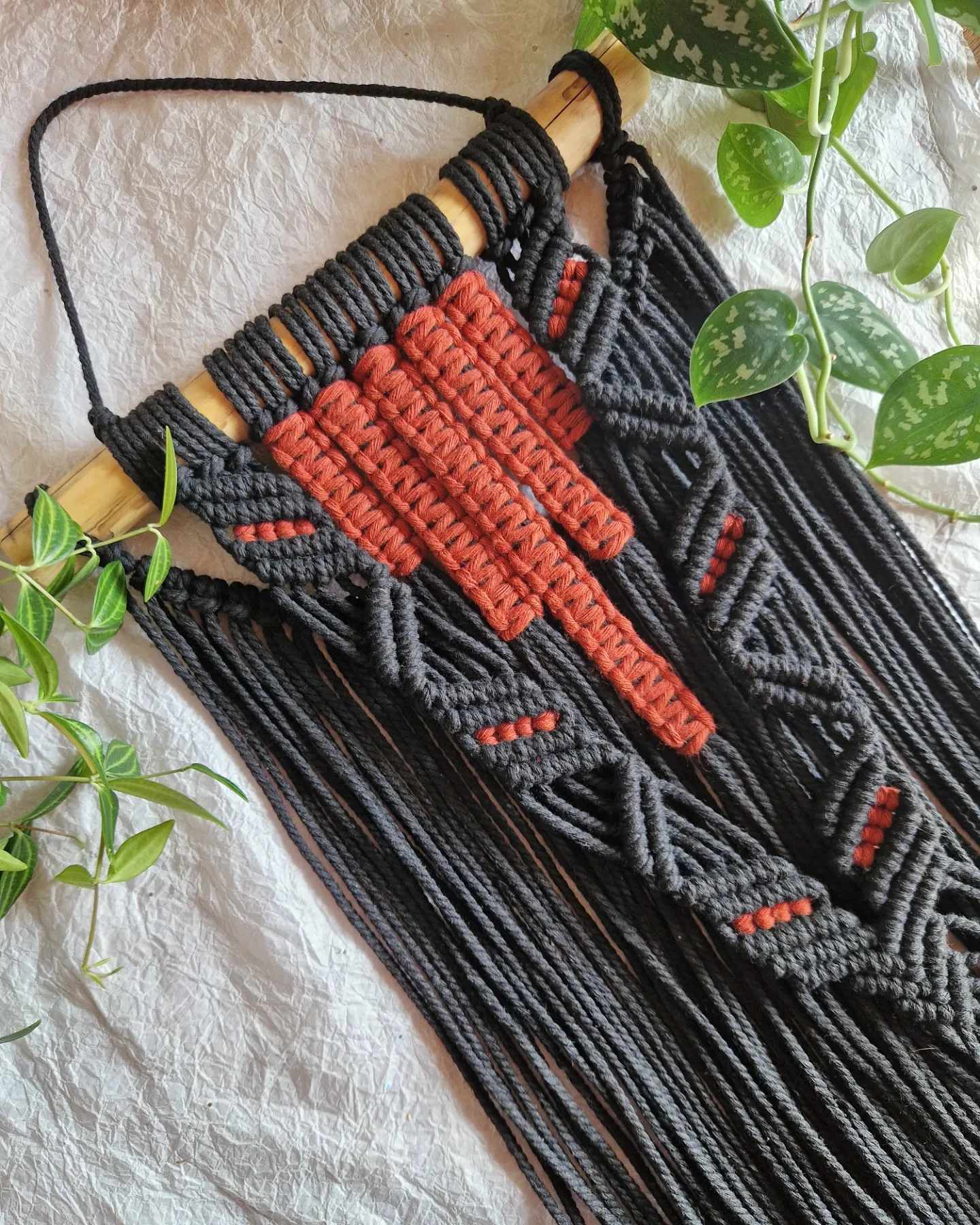 Macramé mural - Noir et Terracotta