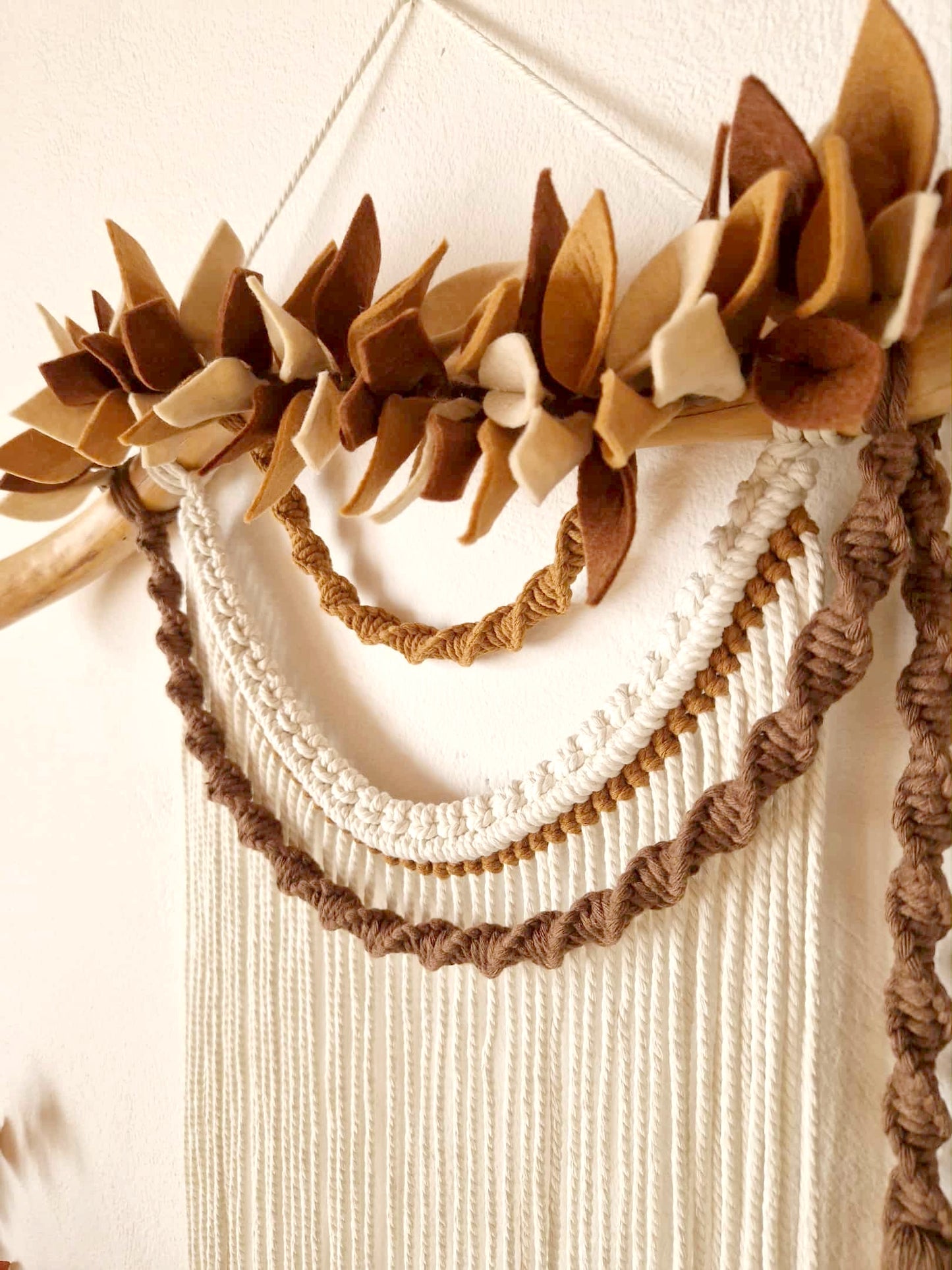Macramé mural [2025] - écru, chocolat et marron