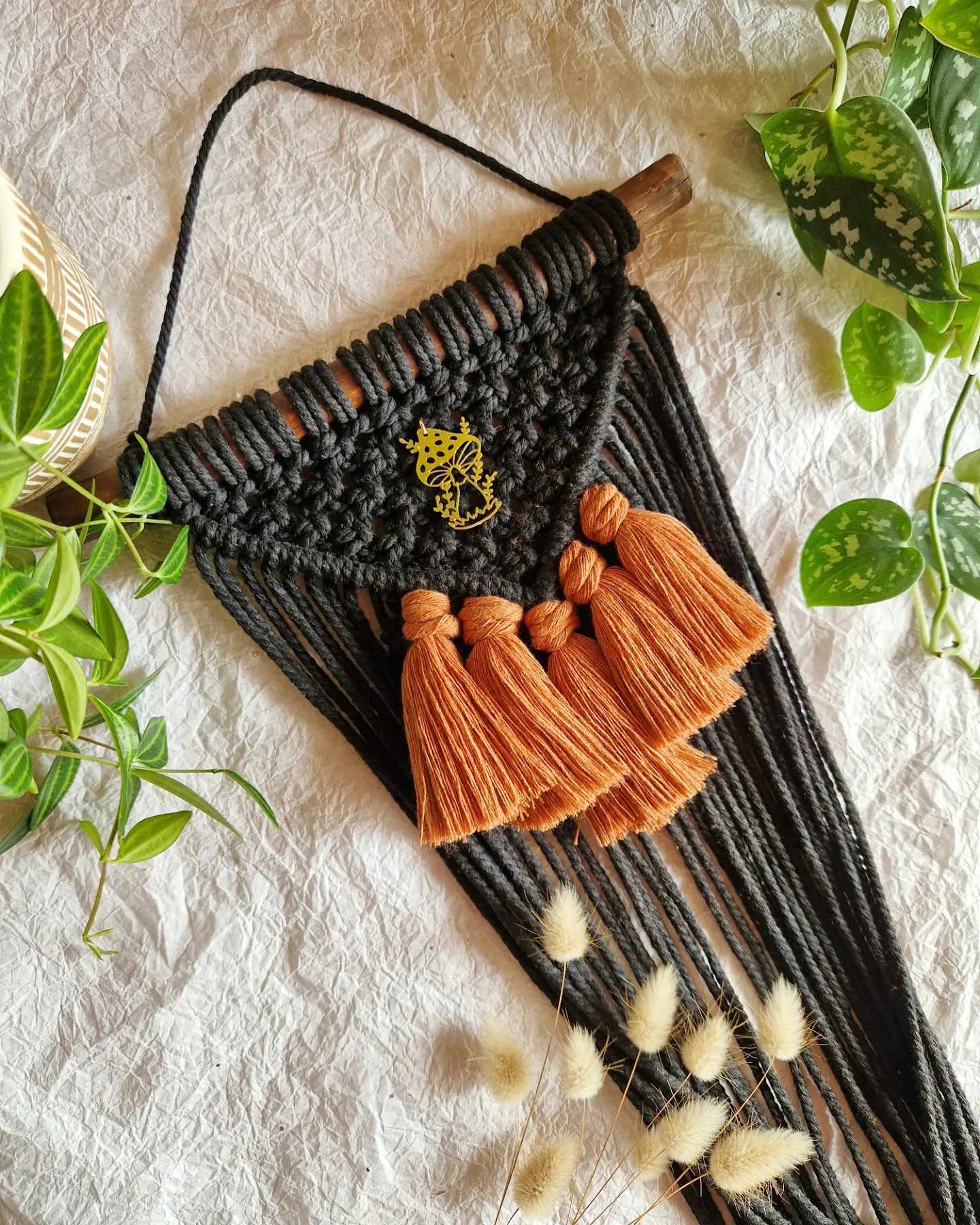 Suspension murale Caramel avec breloque