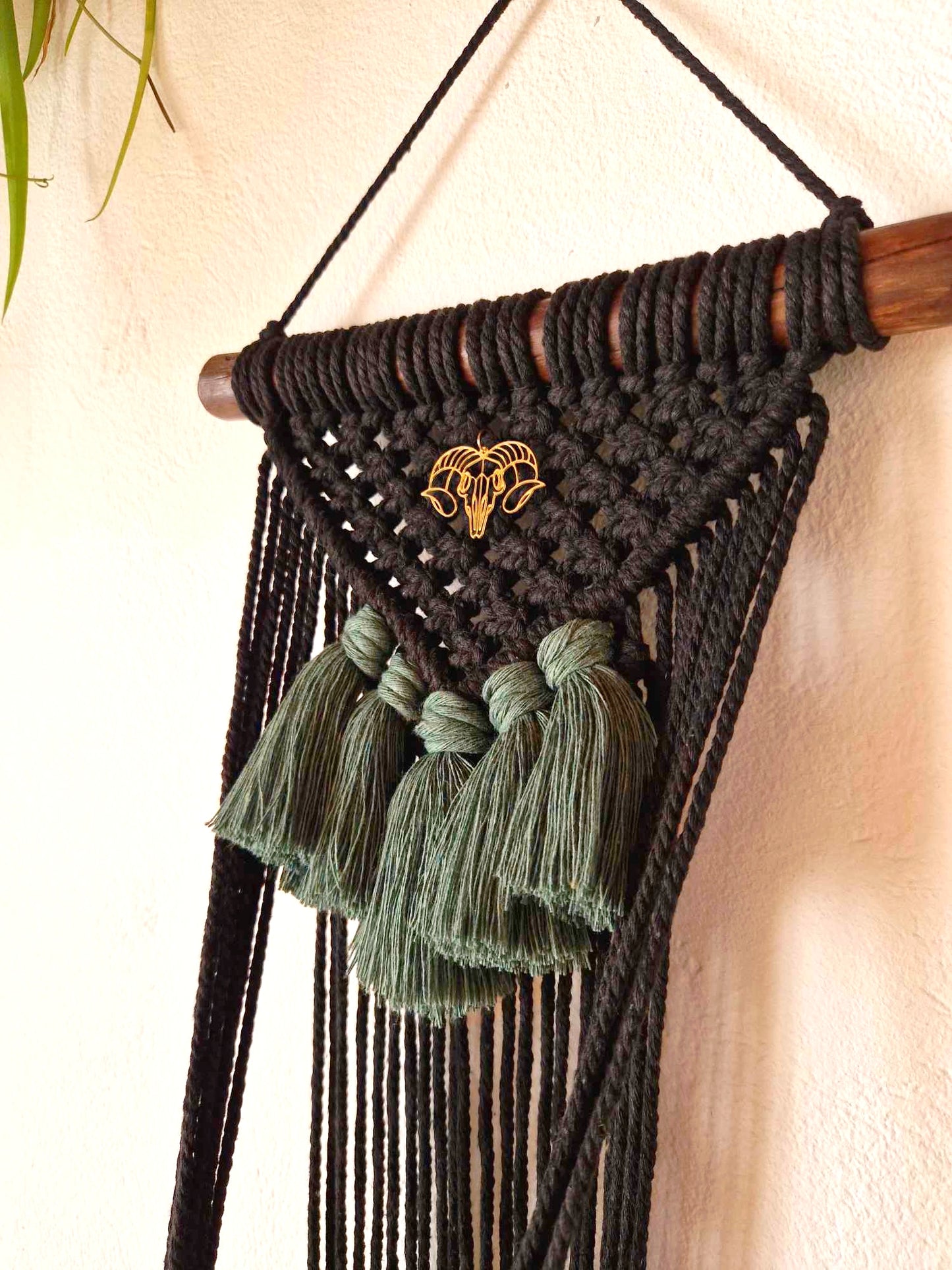 Suspension murale Vert forêt avec breloque