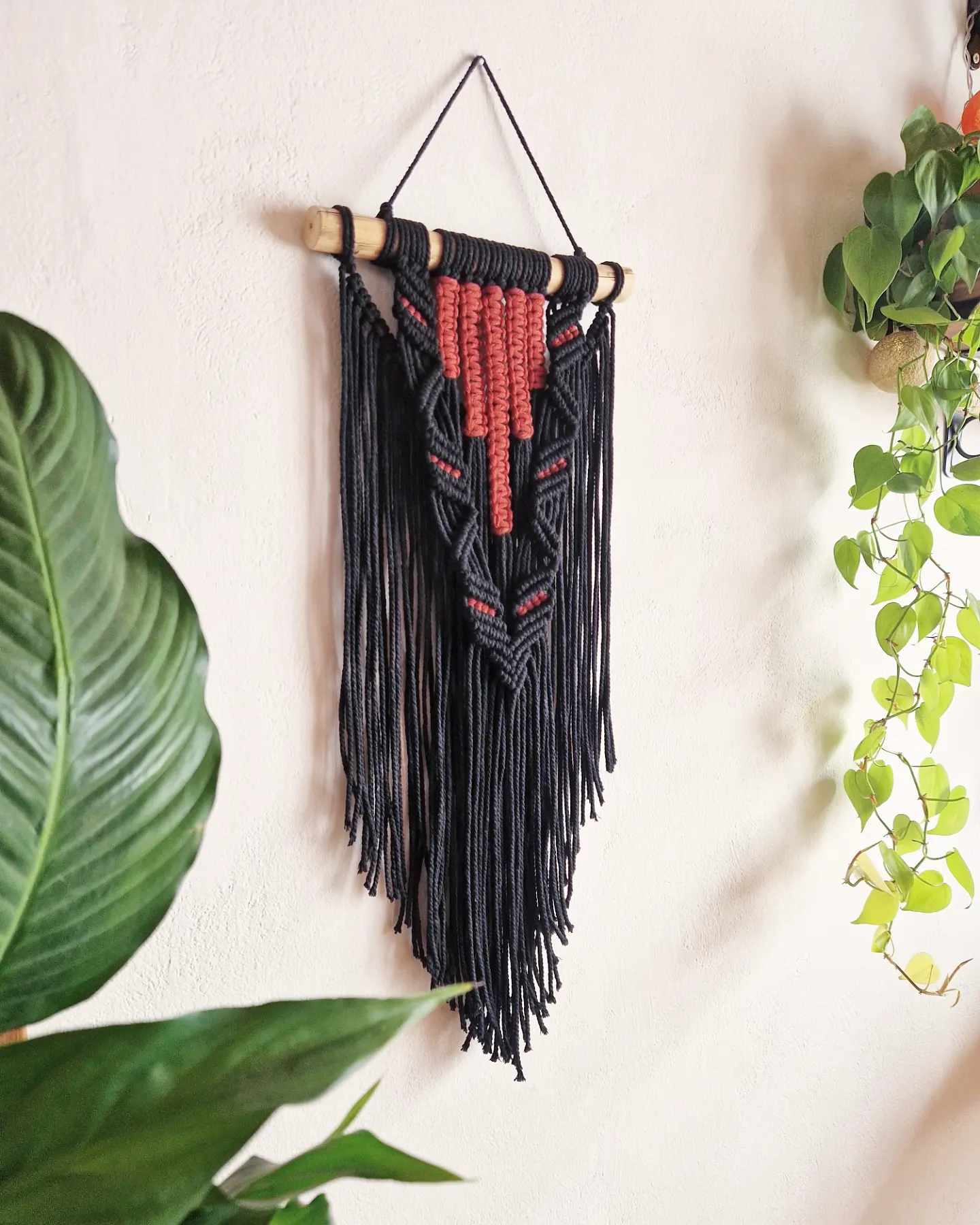 Macramé mural - Noir et Terracotta